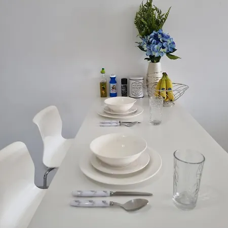 Super Modern Beachfront 1 Bedroom - Sleeps 4 Лимасол