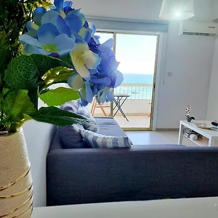 Апартаменты Super Modern Beachfront 1 Bedroom - Sleeps 4 Лимасол