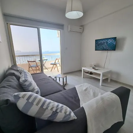 Super Modern Beachfront 1 Bedroom - Sleeps 4