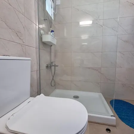 Апартаменты Super Modern Beachfront 1 Bedroom - Sleeps 4 *